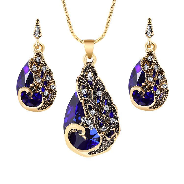 Pendant necklace earring set