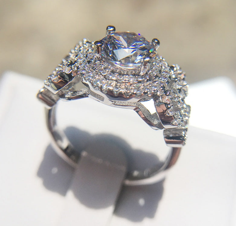 Stylish temperament zircon ring