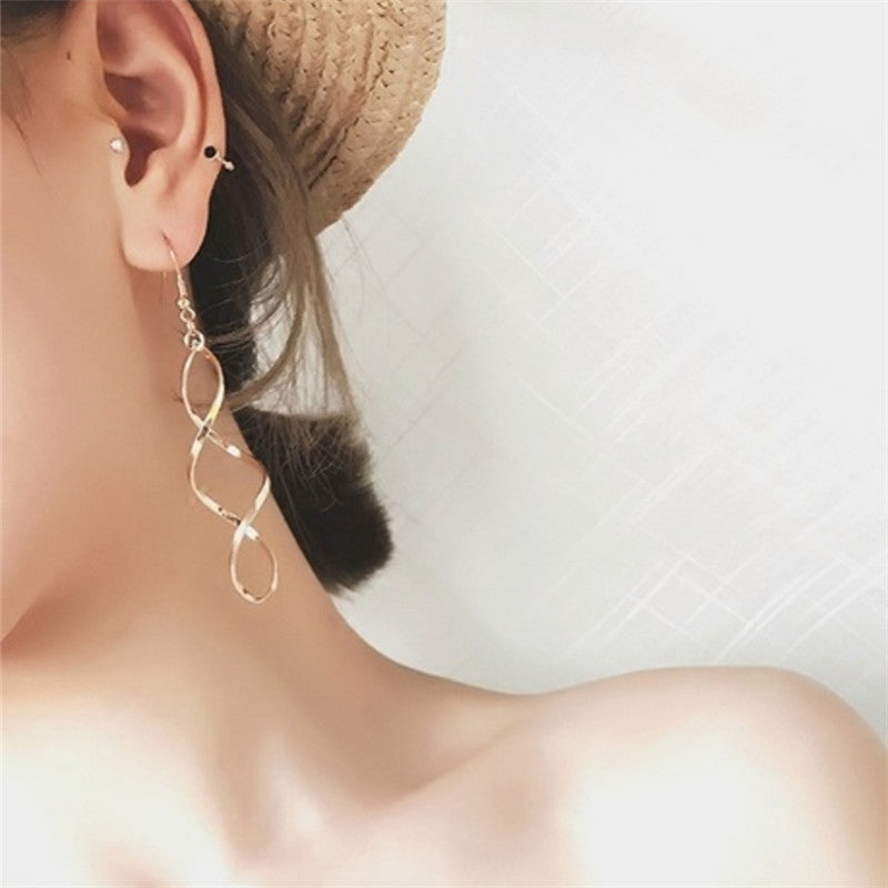 Spiral curved earring